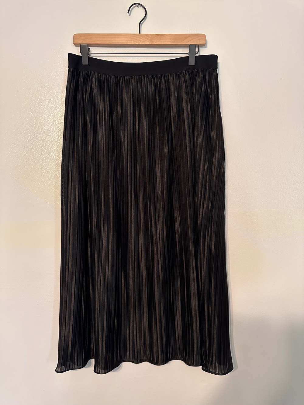 WHBM Pleated Elastic Waist Midi Skirt Satin Black size 14